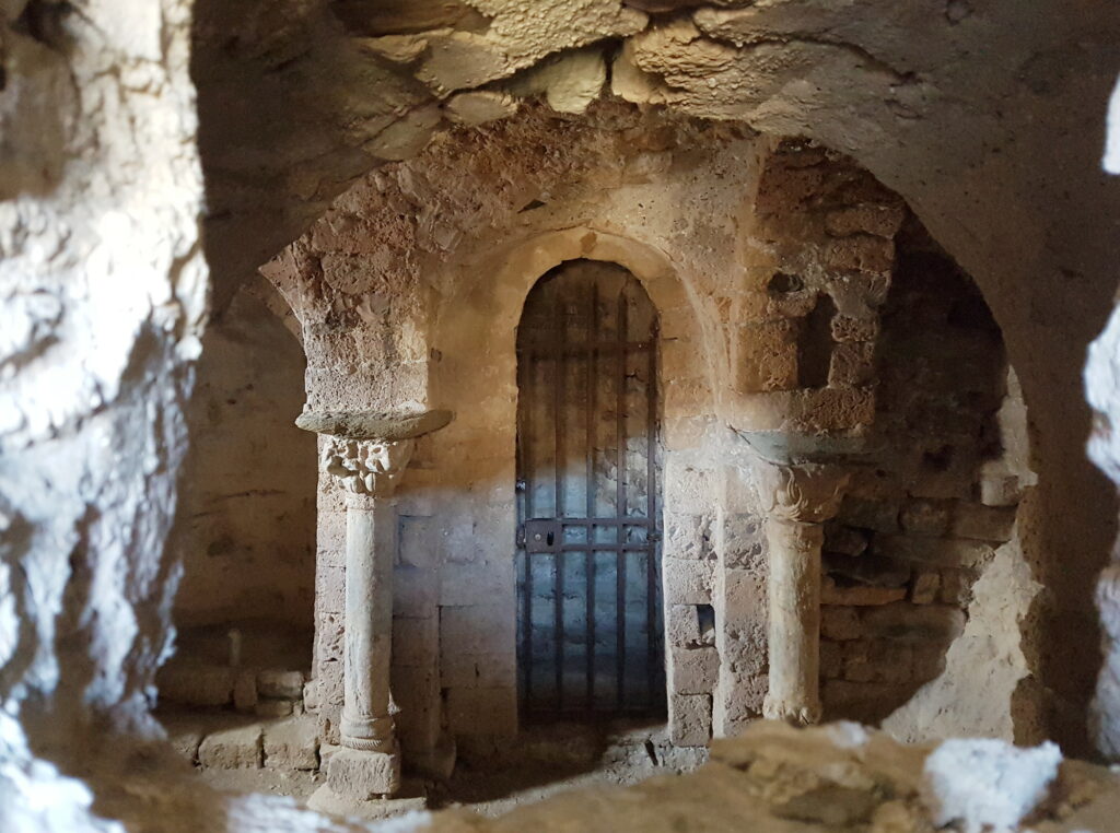  Saint-Geniez de dromon crypte