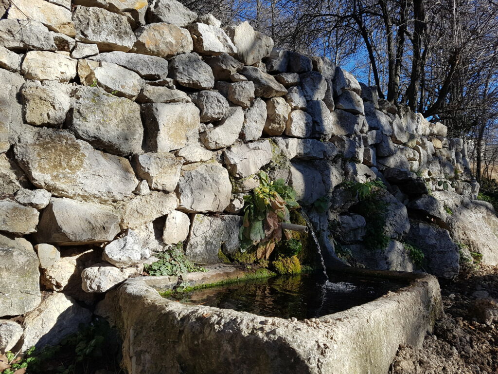  Saint-Geniez de dromon Sorine fontaine